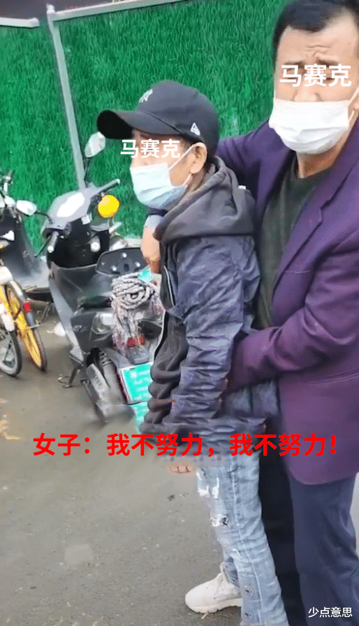 河南一女子手机被偷,因便宜被小偷看不起,小偷:你努力买好的啊