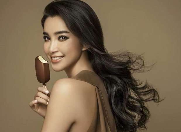 许晴|51岁许晴至今单身，被问及生理需求问题时，直接霸气回复7个字