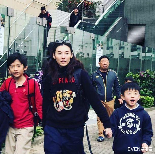 张柏芝|张柏芝在内地定居，两个儿子不同意转学，大儿子已经有女朋友了