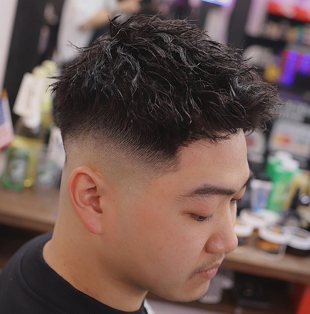 穿衣搭配|男发无论怎么剪，还是两侧推短受欢迎，越来越多男士这样剪