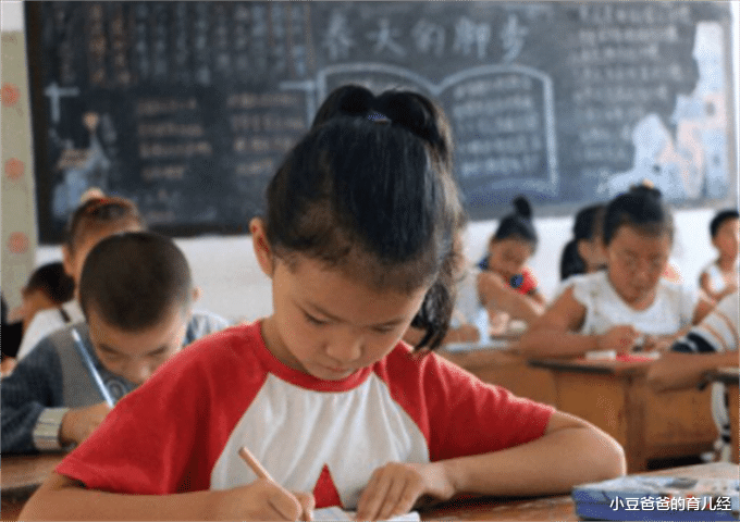 小豆爸爸的育儿经|我前面3只猴后面5只猴,一共几只猴?孩子答8被扣分,网友:强词夺理