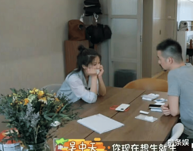 杨子姗|杨子姗官宣怀孕后首晒照，全素颜示人状态好，小V脸超赞