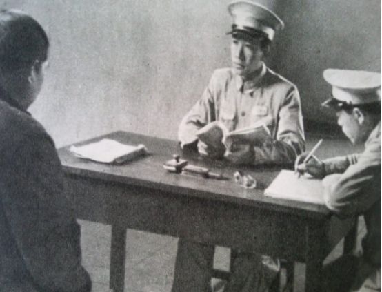 1971年妻女床上被杀,丈夫河中溺亡,家中的4只兔子引起警方疑惑