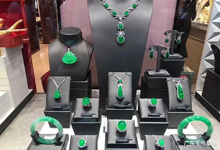 翡翠|翡翠要怎么摆才更吸引人？学到了！