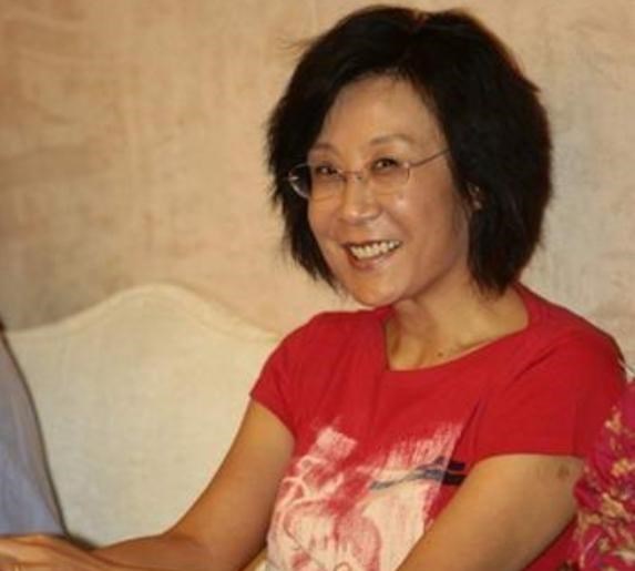 苏小明|因《军港之夜》成名，丈夫是法国人，女儿却不像混血像妈妈