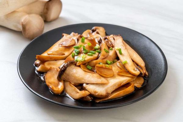 漫说健康|吃出来的血管病！若想血管年轻健康，避开4种“吸油大户”！