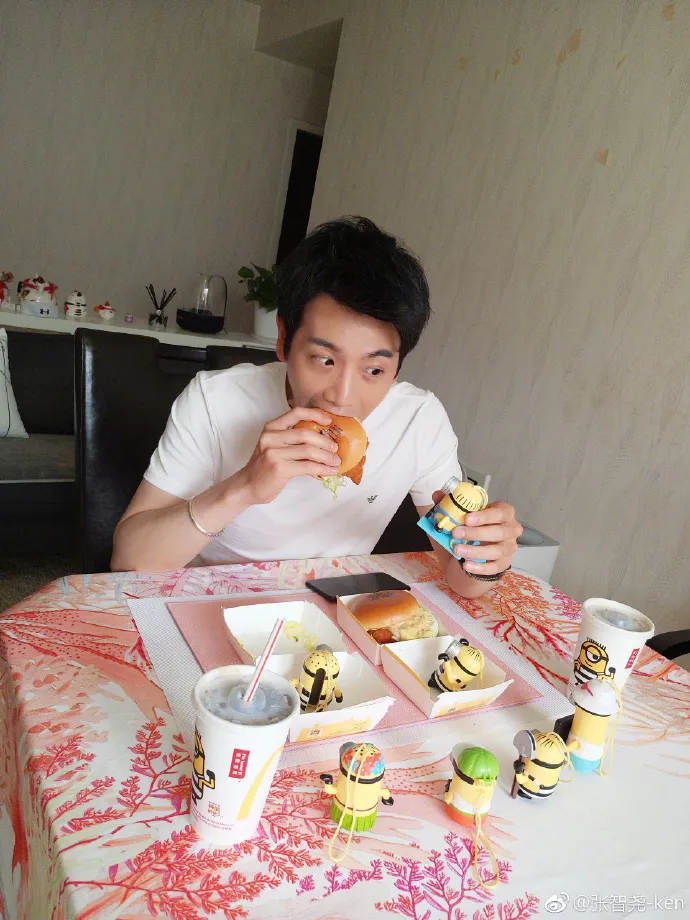 张智尧|被称“香港最美男神”，隐藏富豪身份在娱乐圈打工23年：拍戏就是为了玩