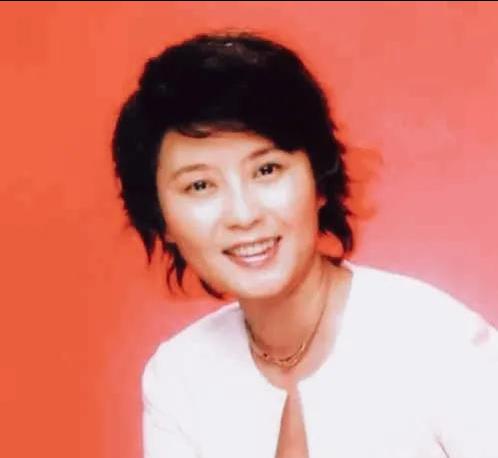 梅利爱说事 53岁知名主持人因病离世!曾兼任多个职位,生前最后一条动态被扒