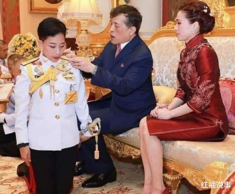 诗妮娜|20岁提拉蓬来头不小，泰王量身打造大女主海报，宠爱越过诗妮娜