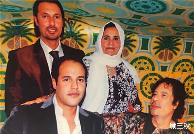 穆塔|卡扎菲五子穆塔西姆临死前，边喝水边抽烟，表情淡定地与叛军对话