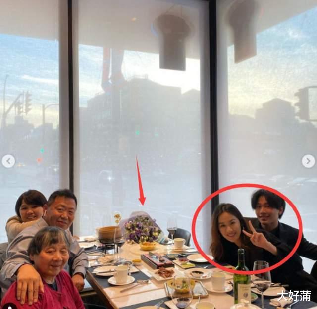 陈坤|陈坤与“准儿媳”合影酷似同龄人，镜头前搞怪毫无年龄差！