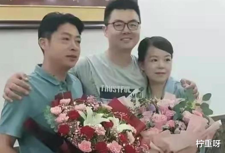 柠重呀 田静直播带货获众多网友认可，熊磊也开直播带货，自我介绍遭群嘲