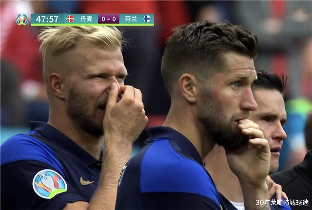 欧洲杯|欧洲杯催泪一幕！丹麦球星昏倒被抢救，芬兰队拿国旗为他遮挡护送