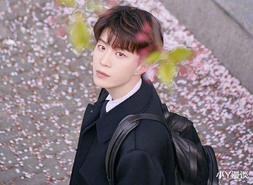 范丞丞|范丞丞关晓彤现身南京大学，学生视旁若无人，网友：真正文化人都不追星