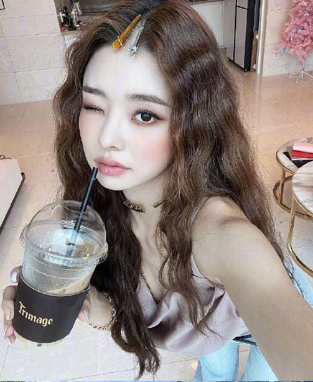 陈瑶|29岁恋综男嘉宾被曝曾是酒店牛郎后用生命担保辟谣，年下小奶狗真的爱傍大款？