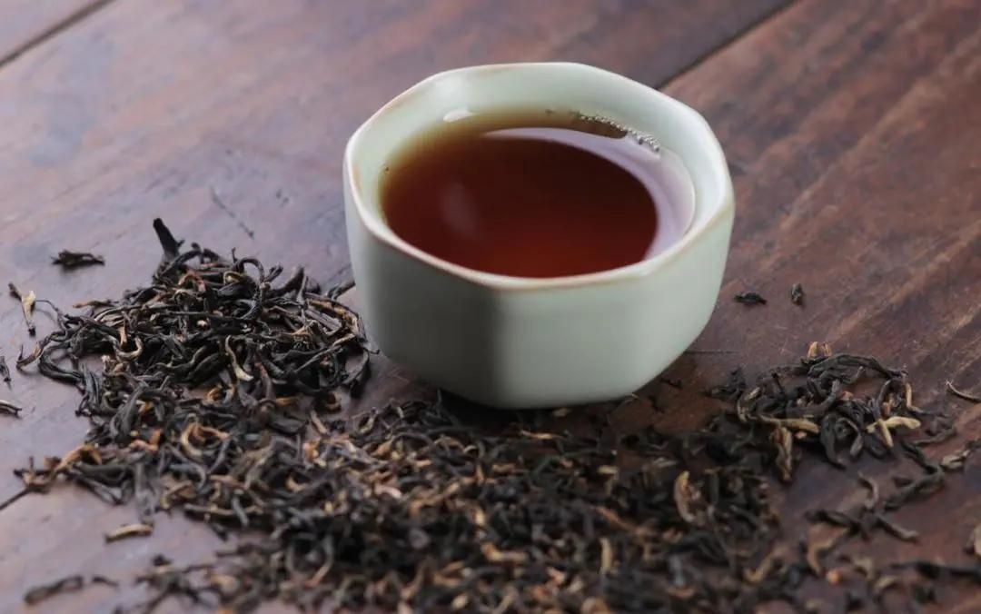 隔夜茶|经常喝隔夜茶容易致癌？其实没有那么严重，记住两点就够了