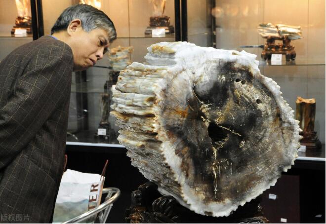 艺术品|一切向钱看的时代，现在的古玩收藏界已经无路可走！