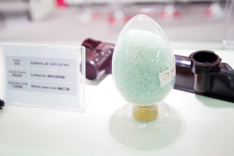 深圳特区报读特客户端 纸吸管遭吐槽“在嘴里就降解”，央媒：要自备一颗环保的心