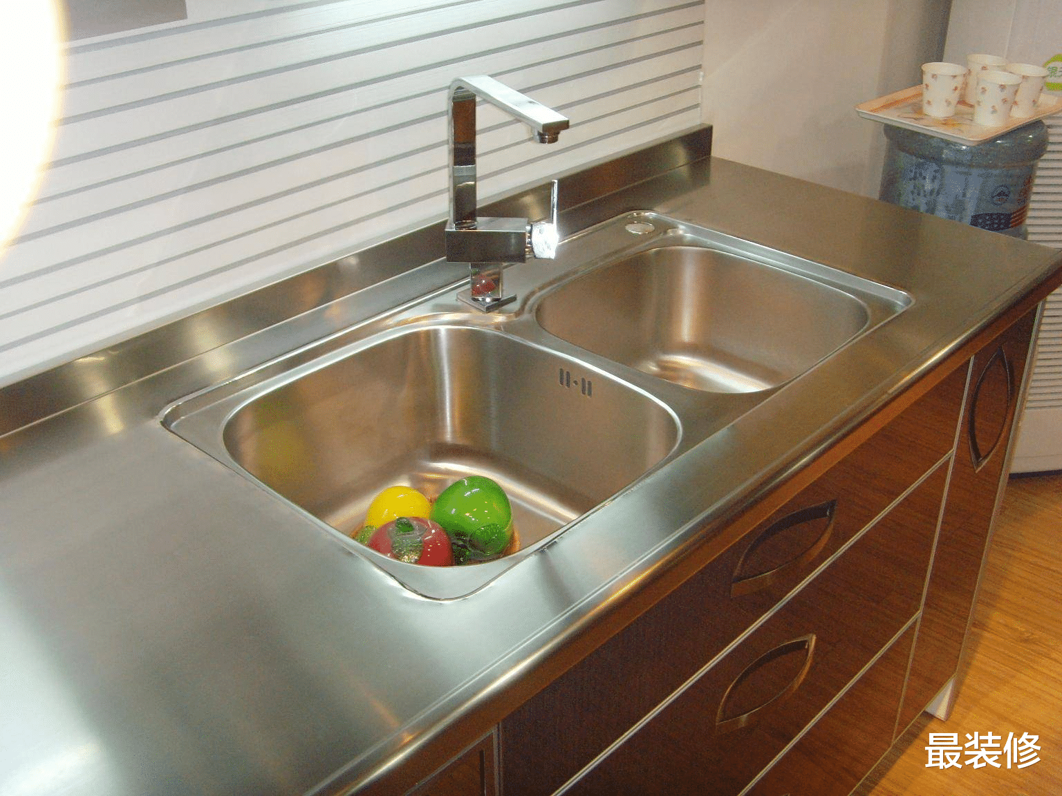 不锈钢厨房台面到底好不好？过来人的大实话，感觉有点“香”