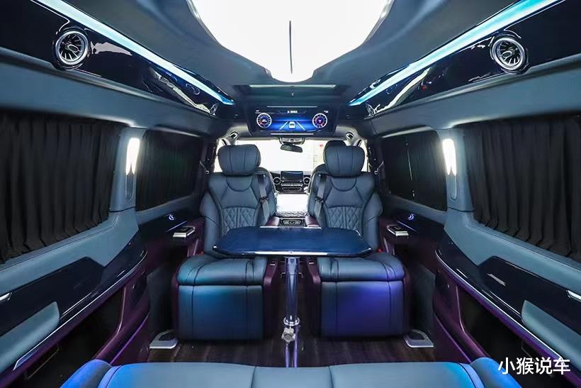 丰田埃尔法 高端商务车中的碰撞，丰田埃尔法和奔驰V级对比