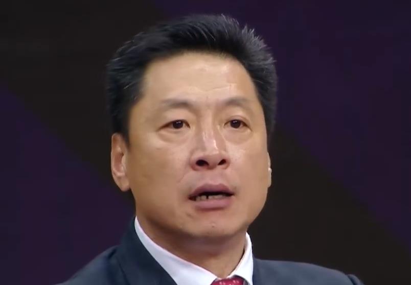 上海男篮|34分大胜！李春江率队4连胜，距辽宁仅差1场，富兰克林情绪险失控