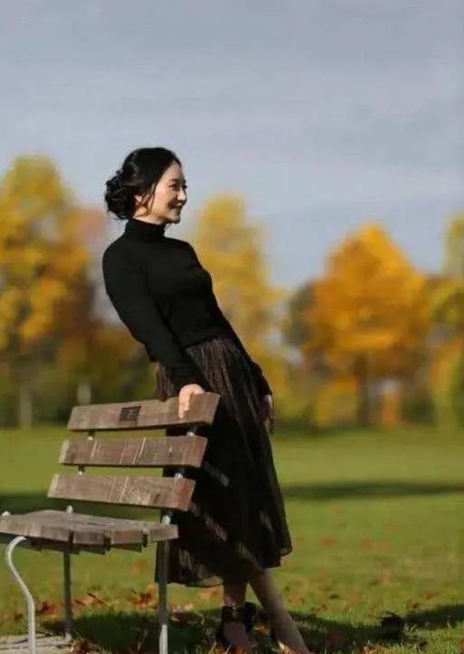 范旺旺|通勤穿搭还要看孟晚舟，优雅回到工作岗位，员工高喊“女神”