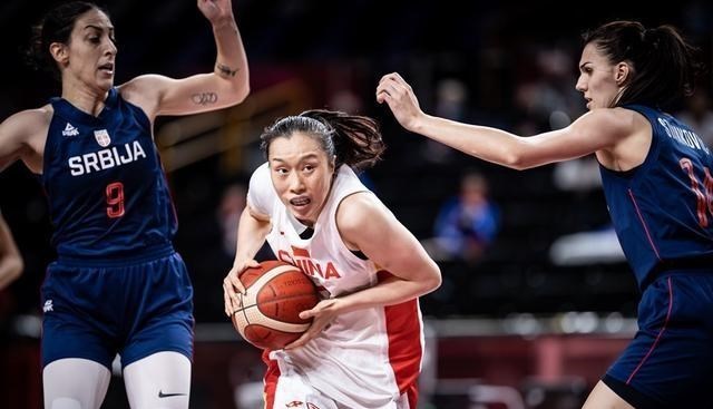 雪落无尘谈|太遗憾！后卫挖坑，一姐梦游，三大中锋合砍36+15女篮仍然出局