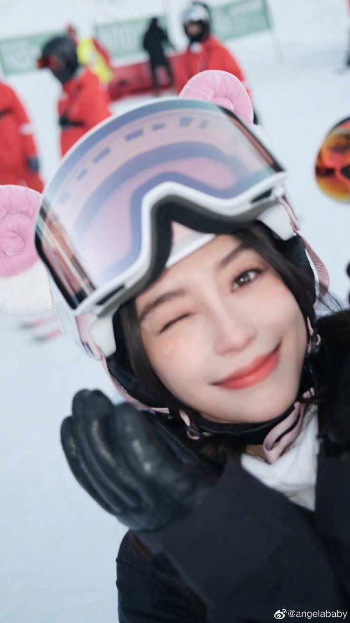 王宝强|Angelababy晒虞书欣镜头下的自己，眨眼卖萌超可爱，合影生图好美