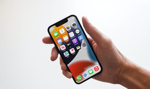 iPhone|iPhone 14最新渲染图，挖孔设计已成事实！果粉要提前适应了