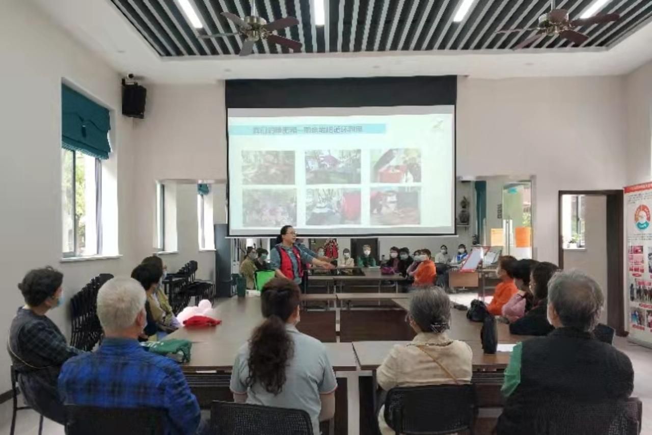 胡了说扒道 学习垃圾分类，迎接全国卫生城市复审，常青绿管家在行动