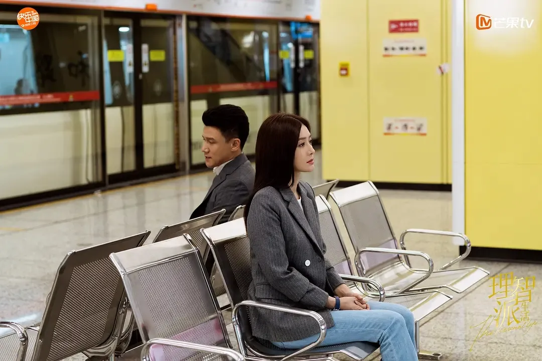 穿衣搭配|秦岚大谈“姐弟恋”，高段位的穿搭公式你GET了吗？