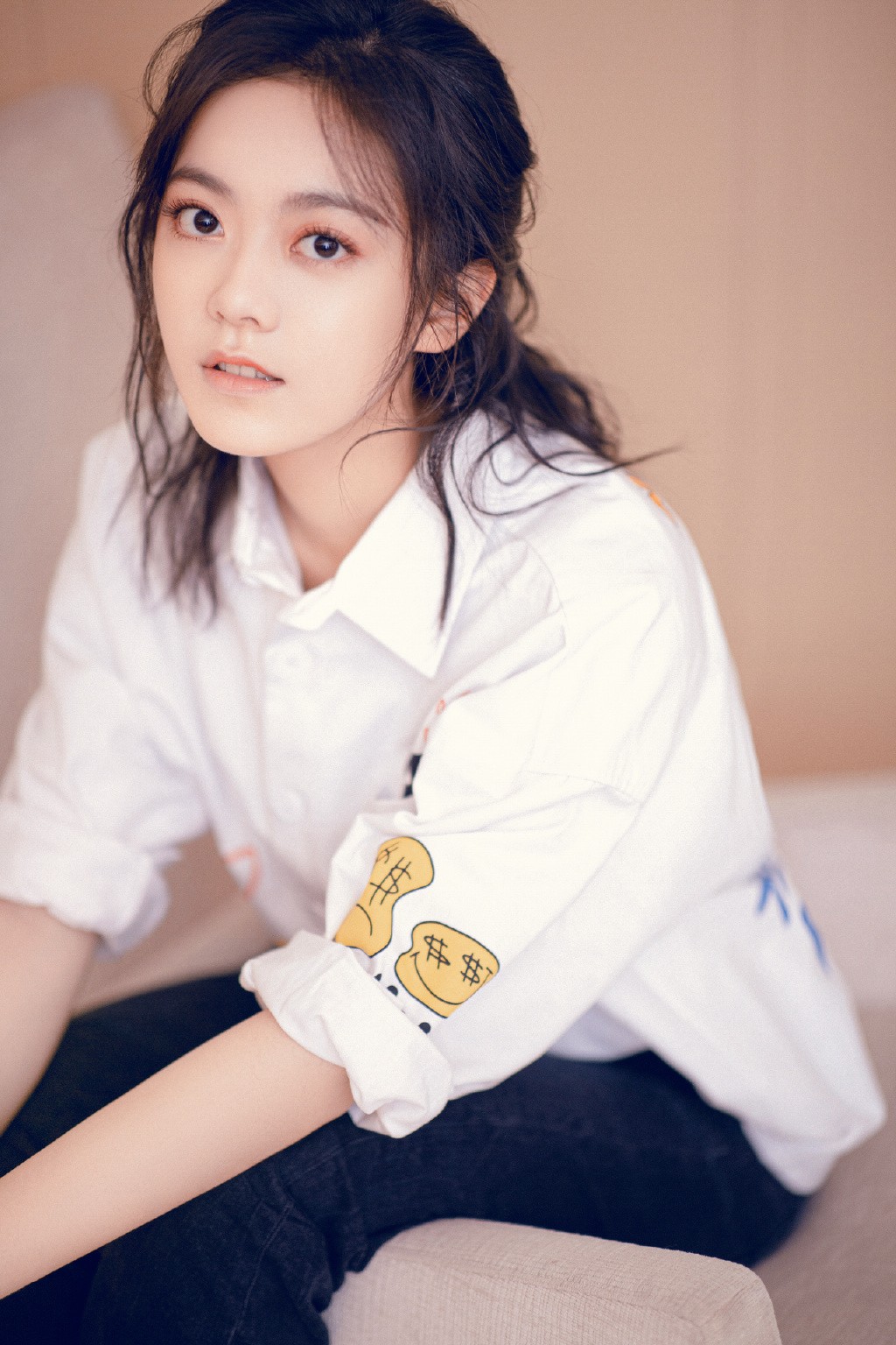 八只爪的猫|董子健旗下赵今麦，穿少女裙跳芭蕾太惊艳，难怪成新一届国民闺女