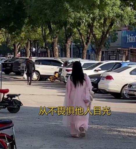 卫健委|女子被渣男骗后，为情所困导致精神失常，知情人：她曾是一流教师