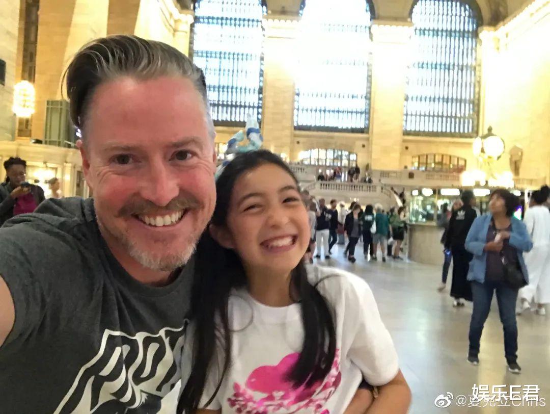 夏克立|夏克立11岁女儿近照曝光，皮肤黝黑混血感弱，网友：还是小时候好看