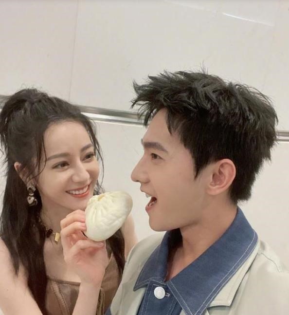 德云社|实锤抓包？顶流杨洋热巴恋情成真？发出姨母笑的我坚决不信