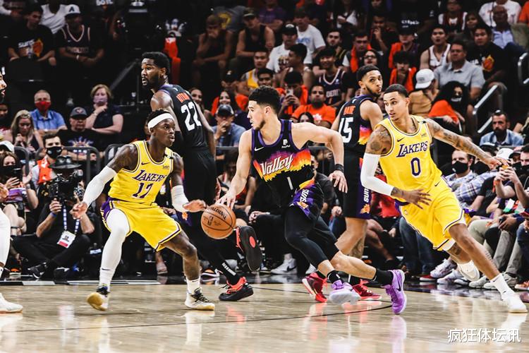 国足|破案了！詹姆斯提前退场原因曝光，原来他一直都在坚持带伤作战