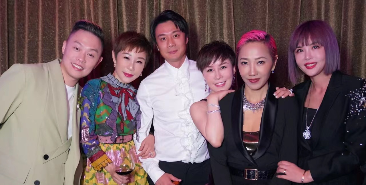 刘嘉玲|刘嘉玲56岁生日派对现场曝光，好身材艳压全场，梁朝伟穿西装腼腆亮相