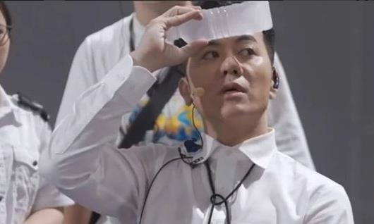 彬仔说经典|《披荆斩棘的哥哥》再有意外,梁汉文踏空舞台擦伤额头