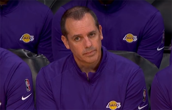 那些你很冒险的梦 沃格尔：三巨头总的来说打得不错！威少：老詹，总的来说是谁？