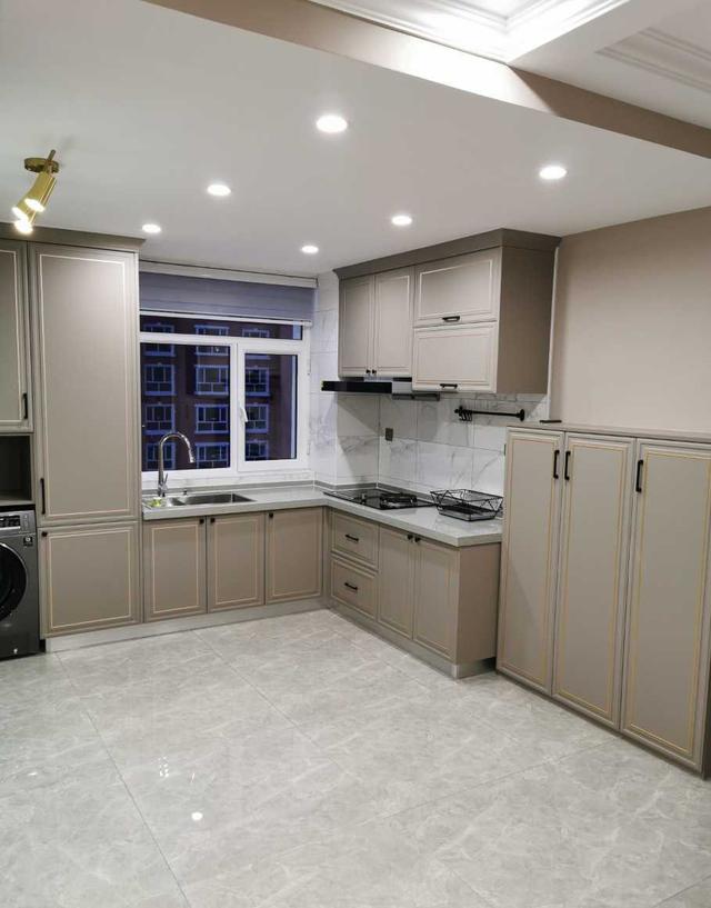 邻居家的新房硬装刚装好,忍不住过去偷瞄,全屋定制橱柜真大气