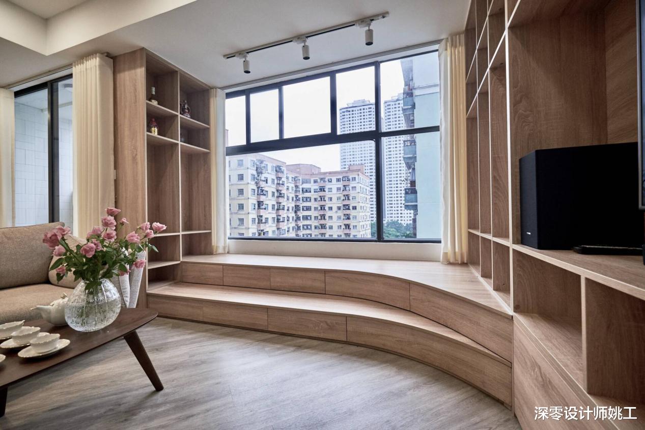 发现一个三口之家的134㎡，客厅电视墙打弧形地台，那叫一个气派