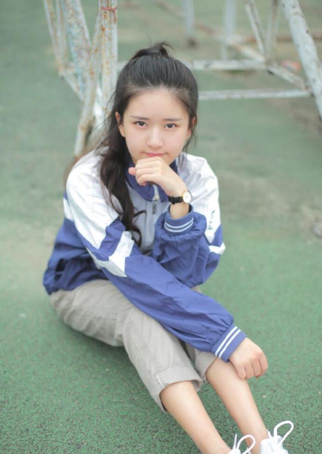 赵露思|赵露思学生时代旧照曝光，截图放大看清她的五官，是否整容很显然