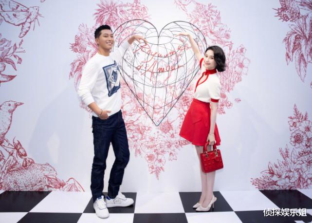 窦骁|结婚了？何超莲与窦骁合体营业秀足恩爱，默认“老公”爱称超甜蜜