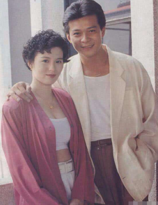 王力宏|相恋40年妻子患癌去世，黄日华宣布终身不娶，他做到了吗？