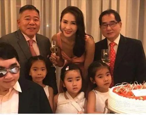 黄圣依|嫁给“富豪”的5位女星，黎姿黄圣依在榜，最后一位却要帮忙还债