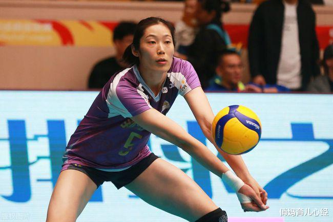 俏妈育儿心经|奥运首位开幕式女旗手朱婷:女排界的大魔王,成不了“郎平”的人