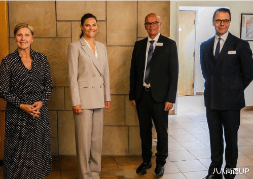 八八尚语UP|瑞典女王储出访哥特兰，五五分西服套装很干练，却无妹妹有女人味