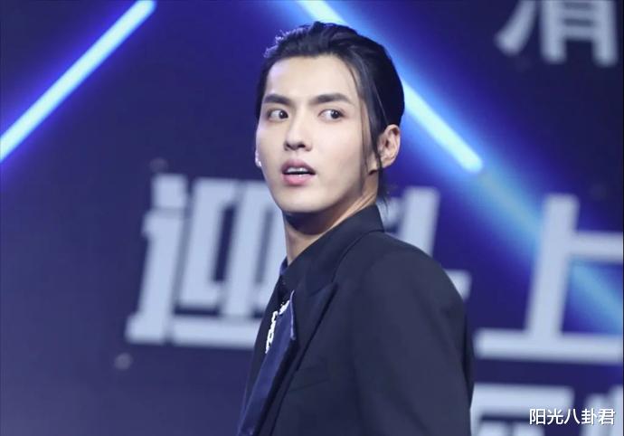 吴亦凡|吴亦凡粉丝急了，疯狂曝其他流量明星瓜，曝王一博肖战粉下跪求票