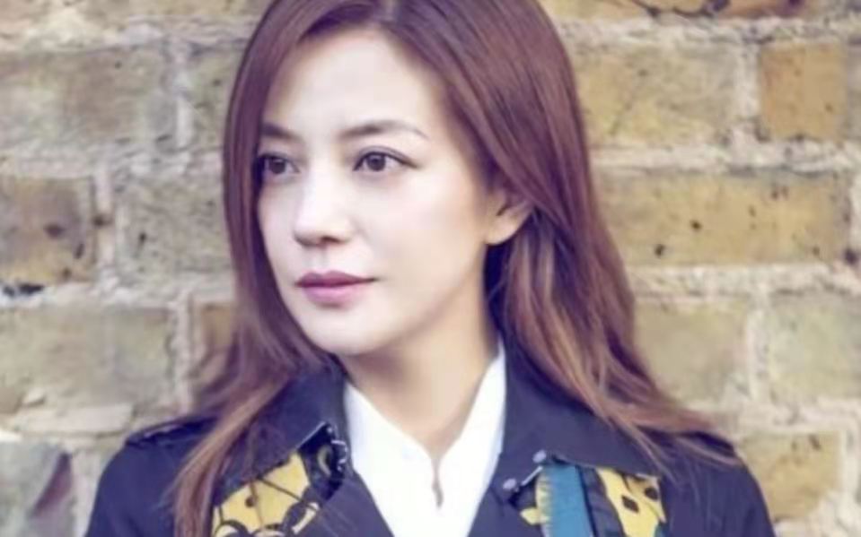 刘德华|赵薇不想再隐瞒，撕下黄晓明的遮羞布，怨不得杨颖婚前婚后有区别