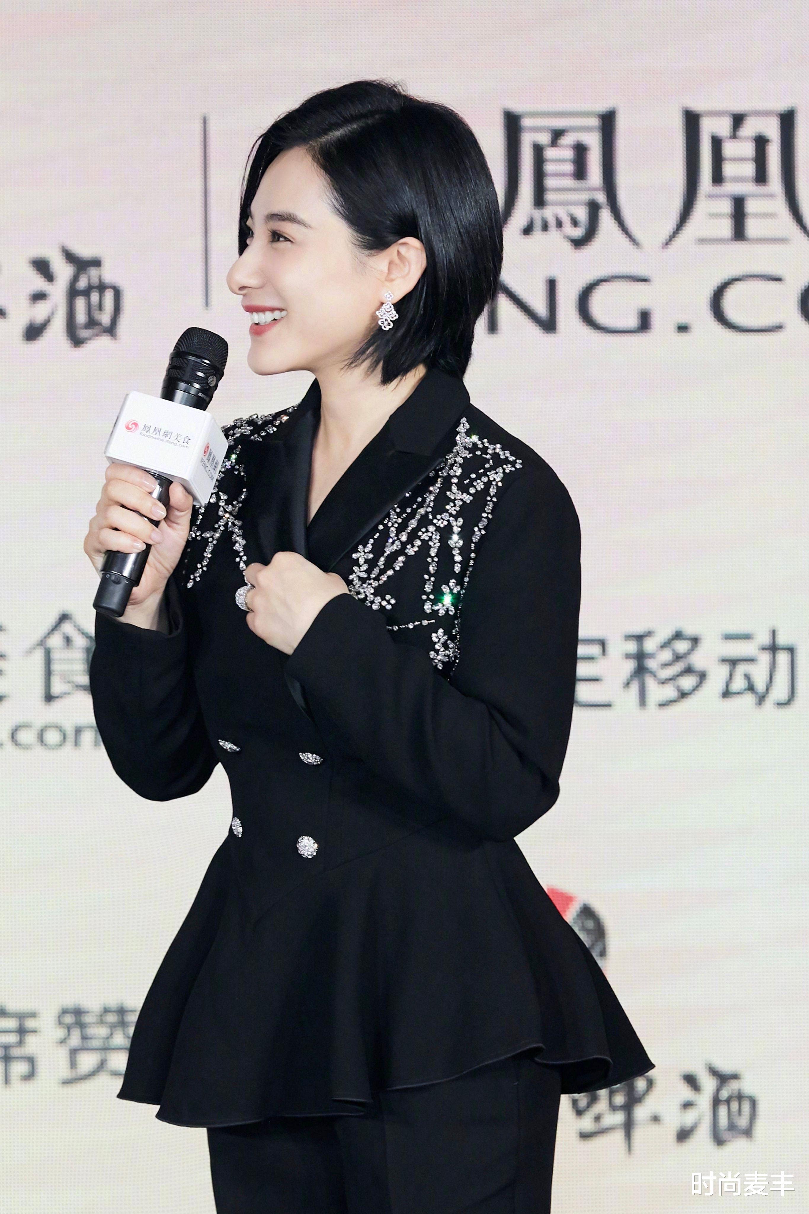 时尚麦丰|刘璇和老公七夕情人节写真，黑白拼接连衣裙，知性优雅